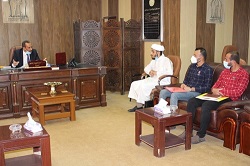 طلبة الدراسات يباشرون بالدوام 