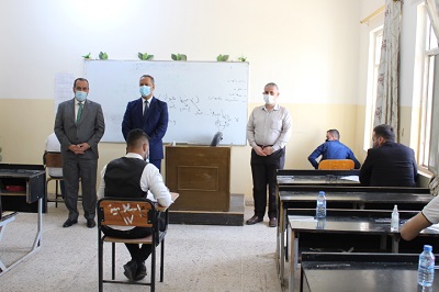 رئيس الجامعة يتفقد الامتحانات